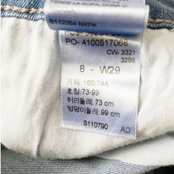 NWT Light Wash Mid Rise Shorts 29” Waist - Picture 7 of 12